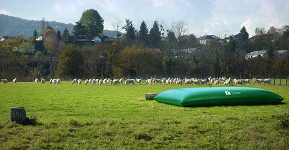 Réservoir souple pour le stockage de l'eau pour l'agriculture